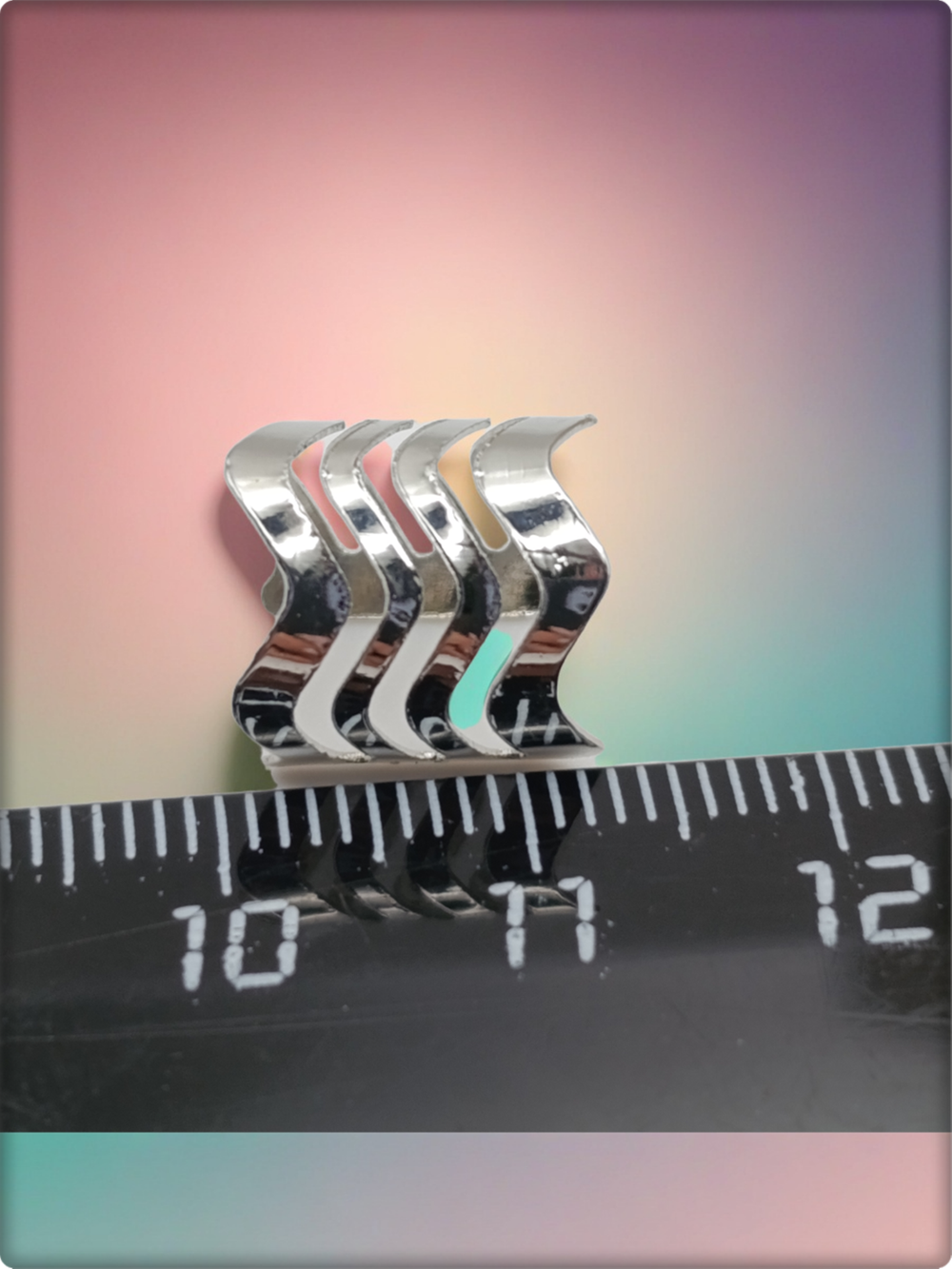 Клипса без прокола уха серебристая.