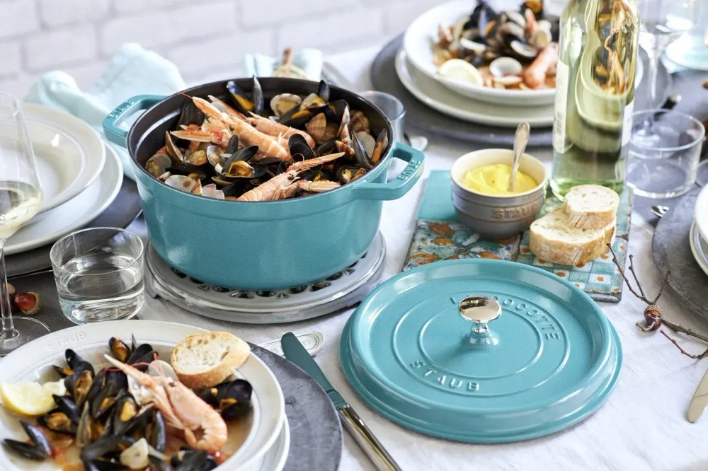 STAUB Чугунная подставка 23 см, красный