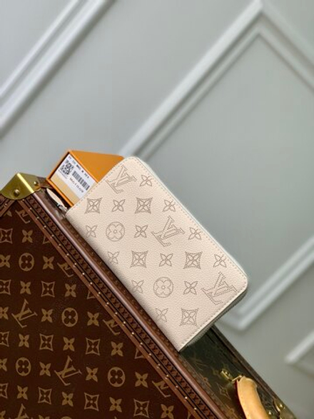 Louis Vuitton Zippy Wallet