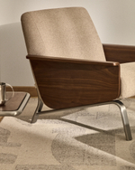 Кресло Amsen светло-коричневое из ореховой фанеры с ножками из стали