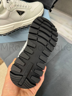 Женские кроссовки Prada RE-Nylon белые с надписью
