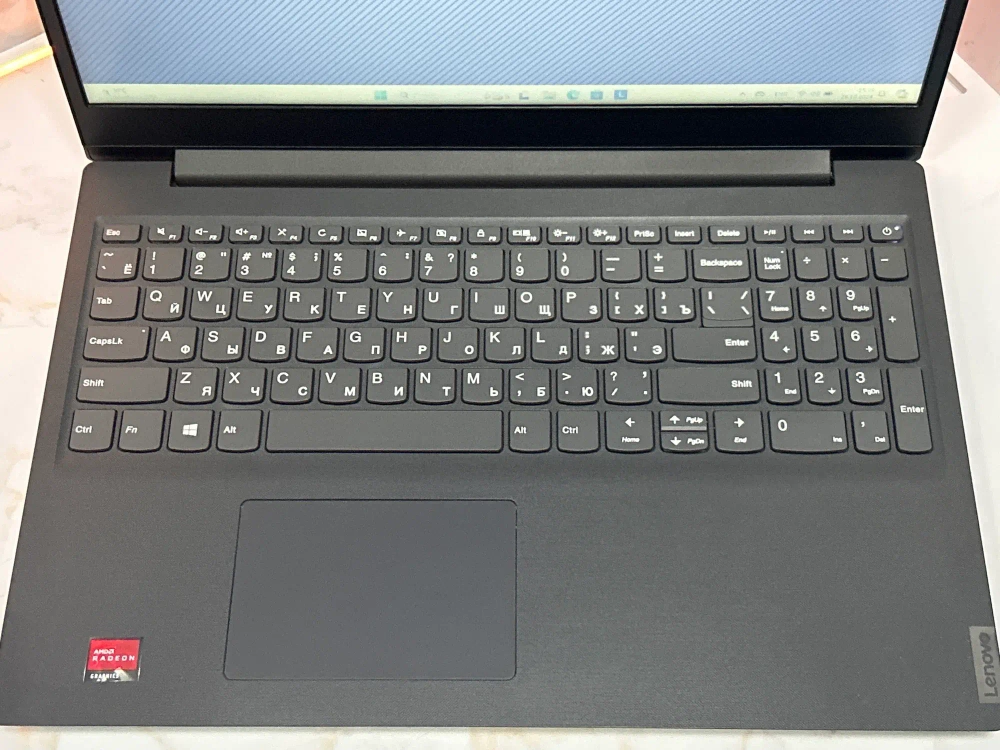 Ноутбук Lenovo V15 Series V15-ADA (82C7009URU) 15.6"/AMD Athlon Gold 3150U/RAM 4G/SSD 256G/AMD Radeon Graphics/1920*1080/TN/DOS/Подсветка кл-ры: нет/Черный