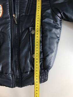 Куртка короткая, визуально на 4 года, новая