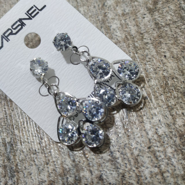 Серьги на англ.заст. Cubic Zirconia подвеска 4 кристалла в каплях цвет прозрачный металл серебристый