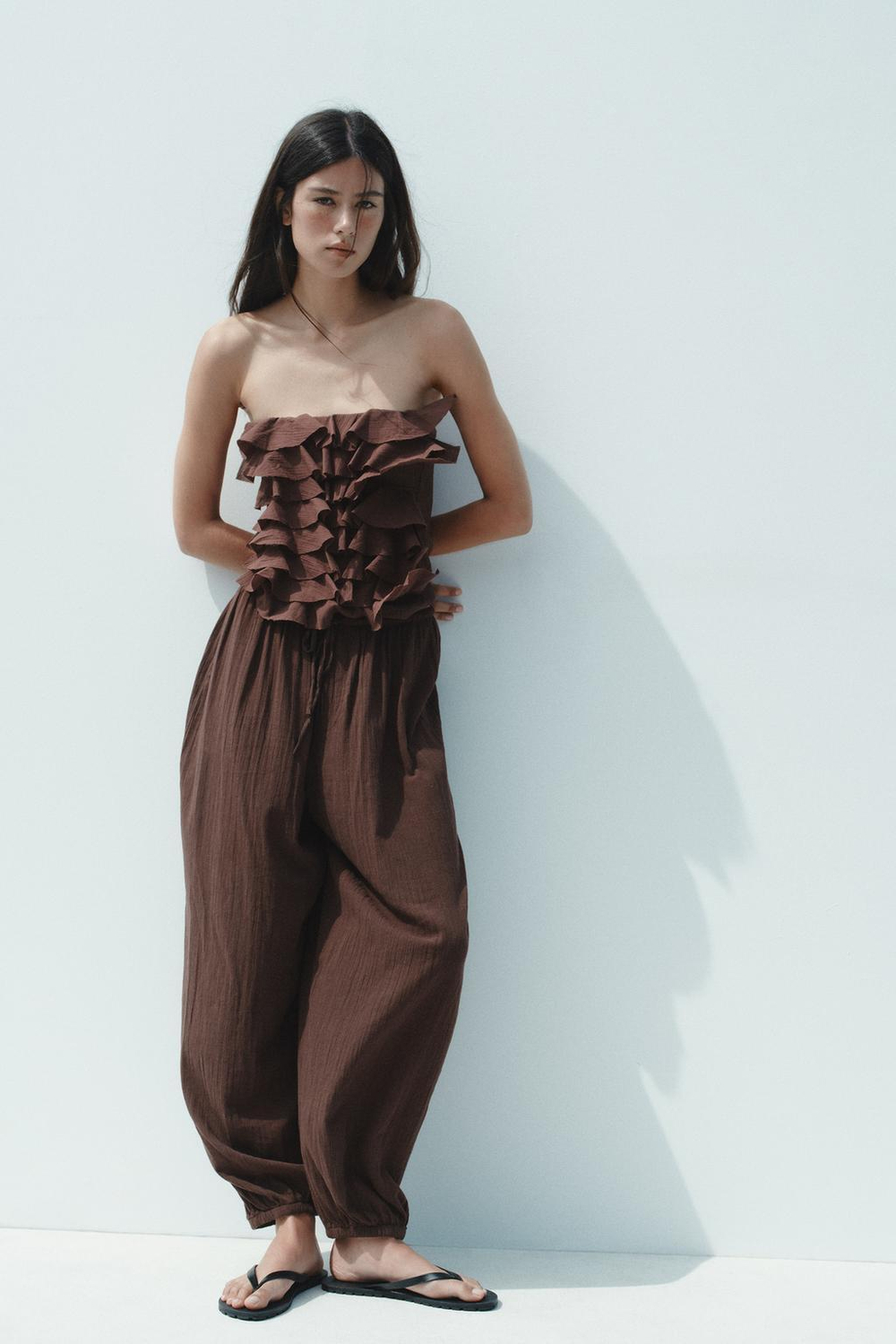 ZARA ТОП БЕЗ БРЕТЕЛЕЙ С ВОЛАНАМИ, ШОКОЛАДНЫЙ