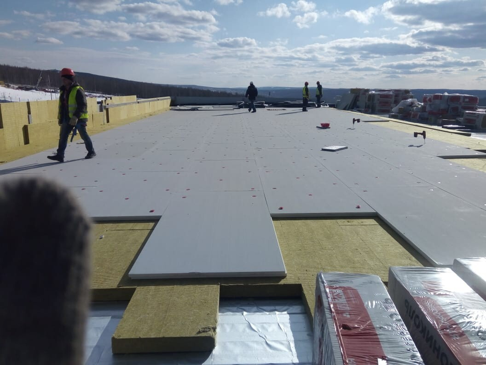 Монтаж кровли «Комплекс по производству Аммиака-Карбамида-Меламина на основе продувочного газа» г. Губаха