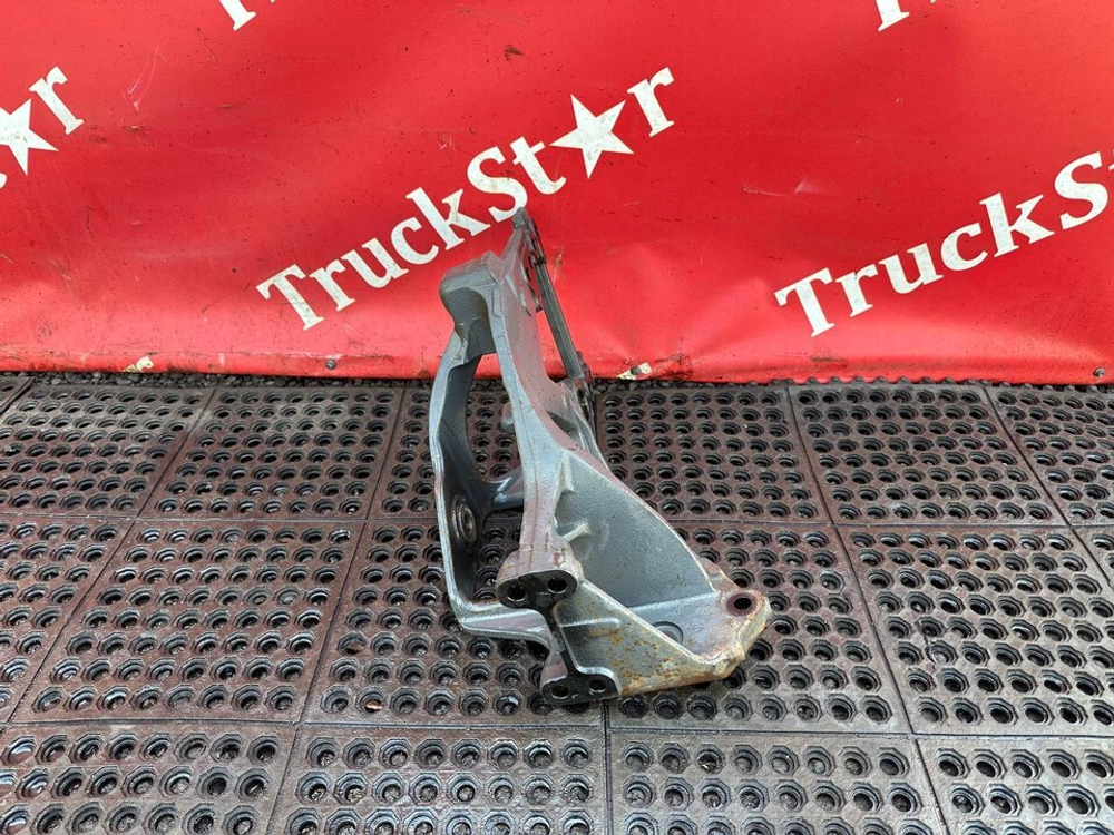 Кронштейн рессоры передней правый 2019г.