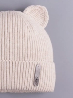 Шапка вязаная демисезонная с ушками