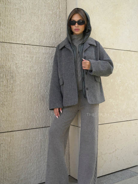 Темно-серое пальто-пиджак с утепленным жилетом