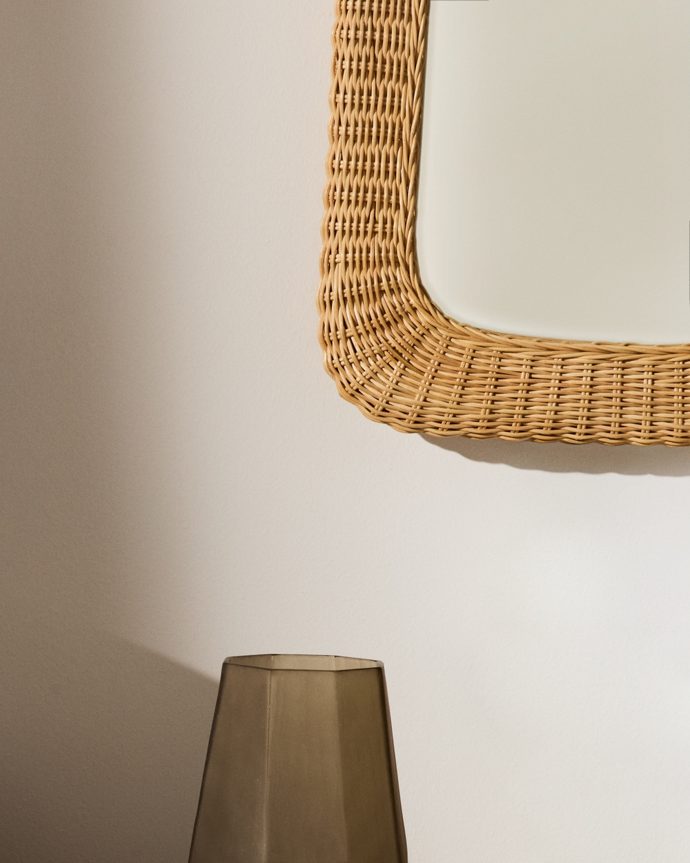 Зеркало из ротанга Zilna 38 x 59 см