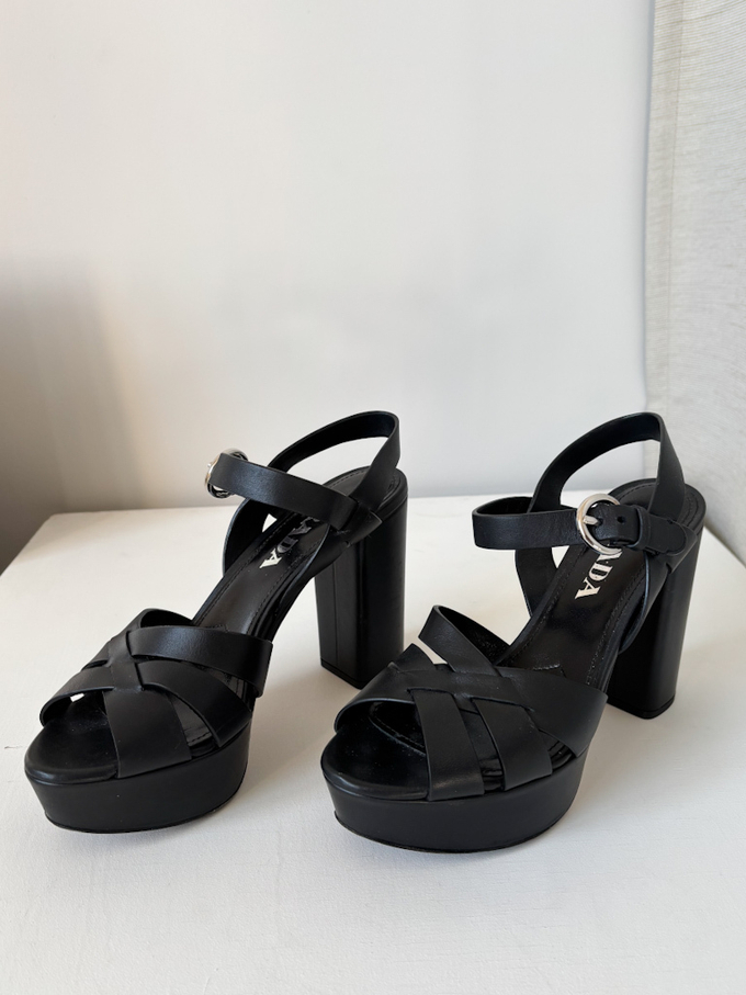 Кожаные босоножки Prada, 35,5