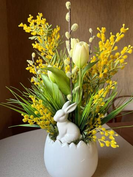 Композиция "Мимоза с кроликом" из искусственных цветов высота 44 см