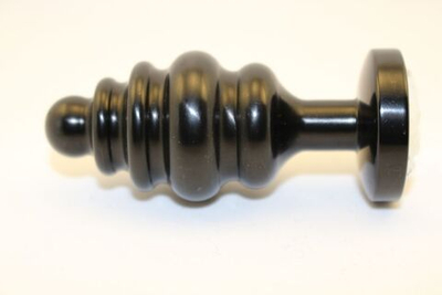 Черная фигурная анальная пробка с голубым кристаллом - 8,2 см. (Цвет: голубой)