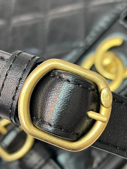 Черная стеганая сумка Chanel из состаренной телячьей кожи