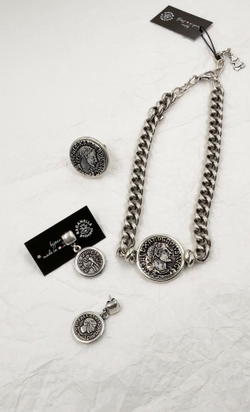 Кольцо большая монета с профилем римс.импер. Марка Авре́лия Севе́р Алекса́ндра, оттенок серебро