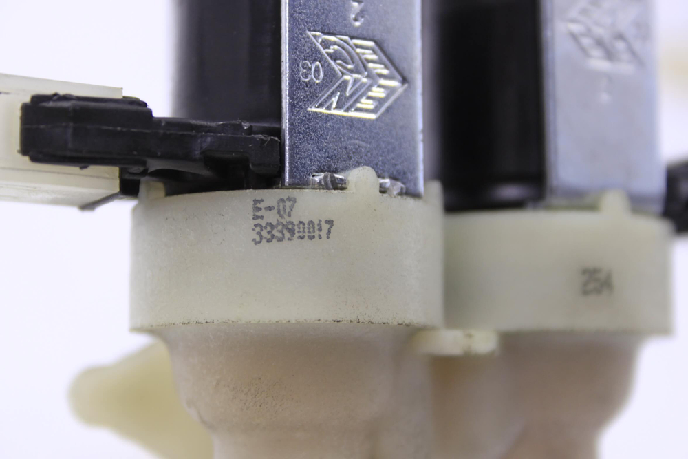 Электромагнитный заливной клапан стиральной машины Indesit 33390017