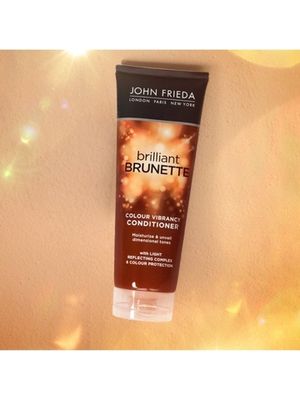 John Frieda Brilliant Brunette COLOUR VIBRANCY Увлажняющий кондиционер для защиты цвета и сияния темных волос 250 мл