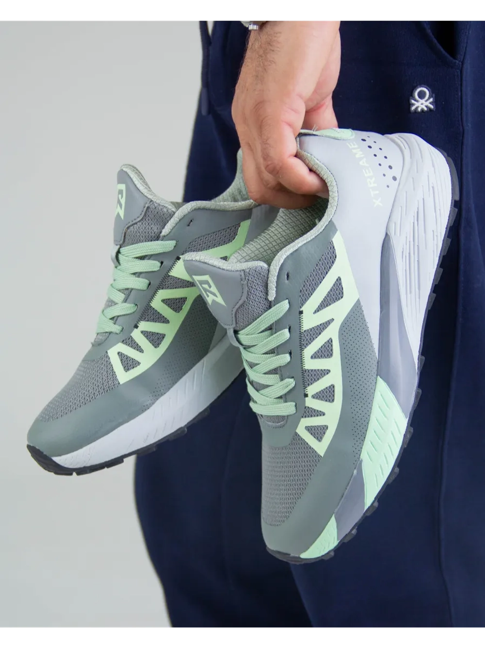 Облегченные беговые кроссовки