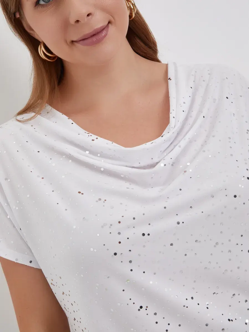 Блузка нарядная с пайетками