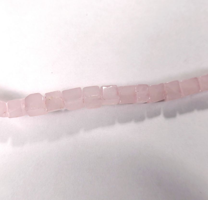 Бусина из кварца розового, фигурная, 4 мм (куб, гладкая) (уценка)