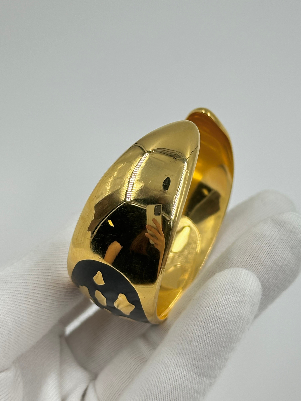 Браслет с чёрной эмалью