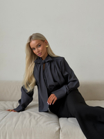 Блуза с бантом серый