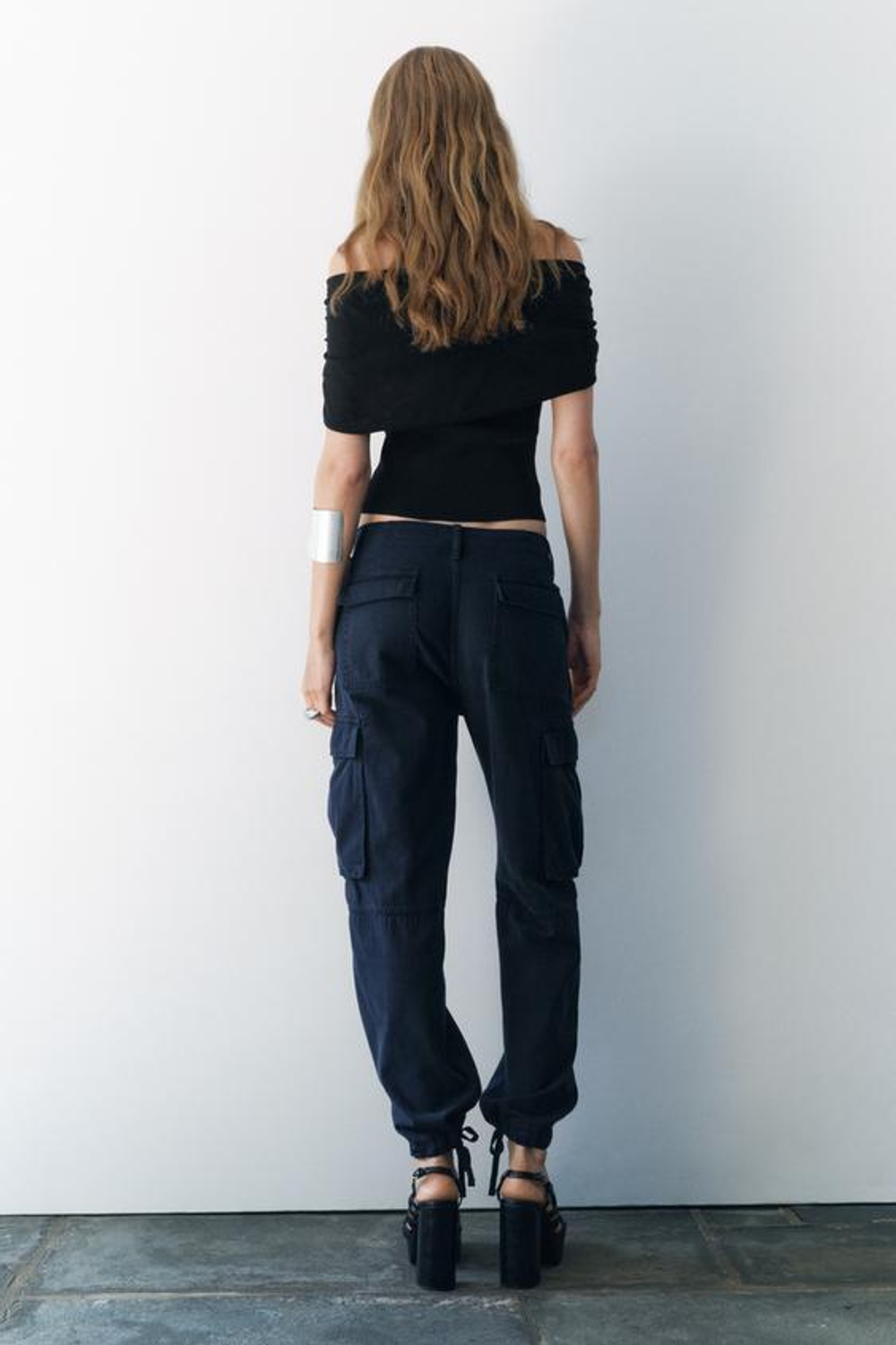 ZARA ТРИКОТАЖНЫЙ ТОП С ОТКРЫТЫМИ ПЛЕЧАМИ И МЕТАЛЛИЧЕСКИМ КОЛЬЦОМ, ЧЕРНЫЙ