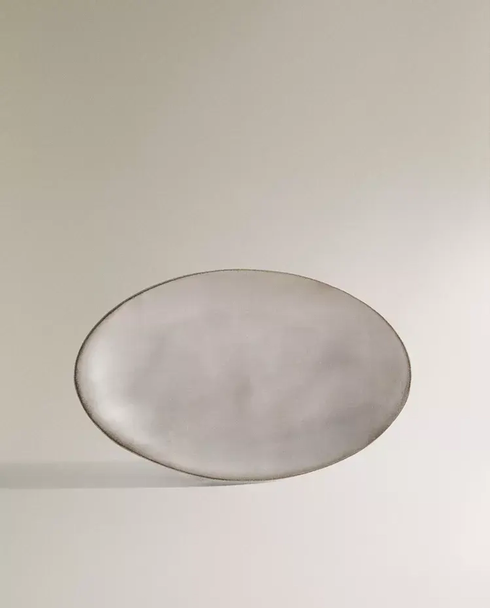 ZARA HOME МЫЛЬНИЦА ИЗ КЕРАМИКИ С БЛЕСТЯЩЕЙ ОТДЕЛКОЙ, СЕРЕБРЯНЫЙ