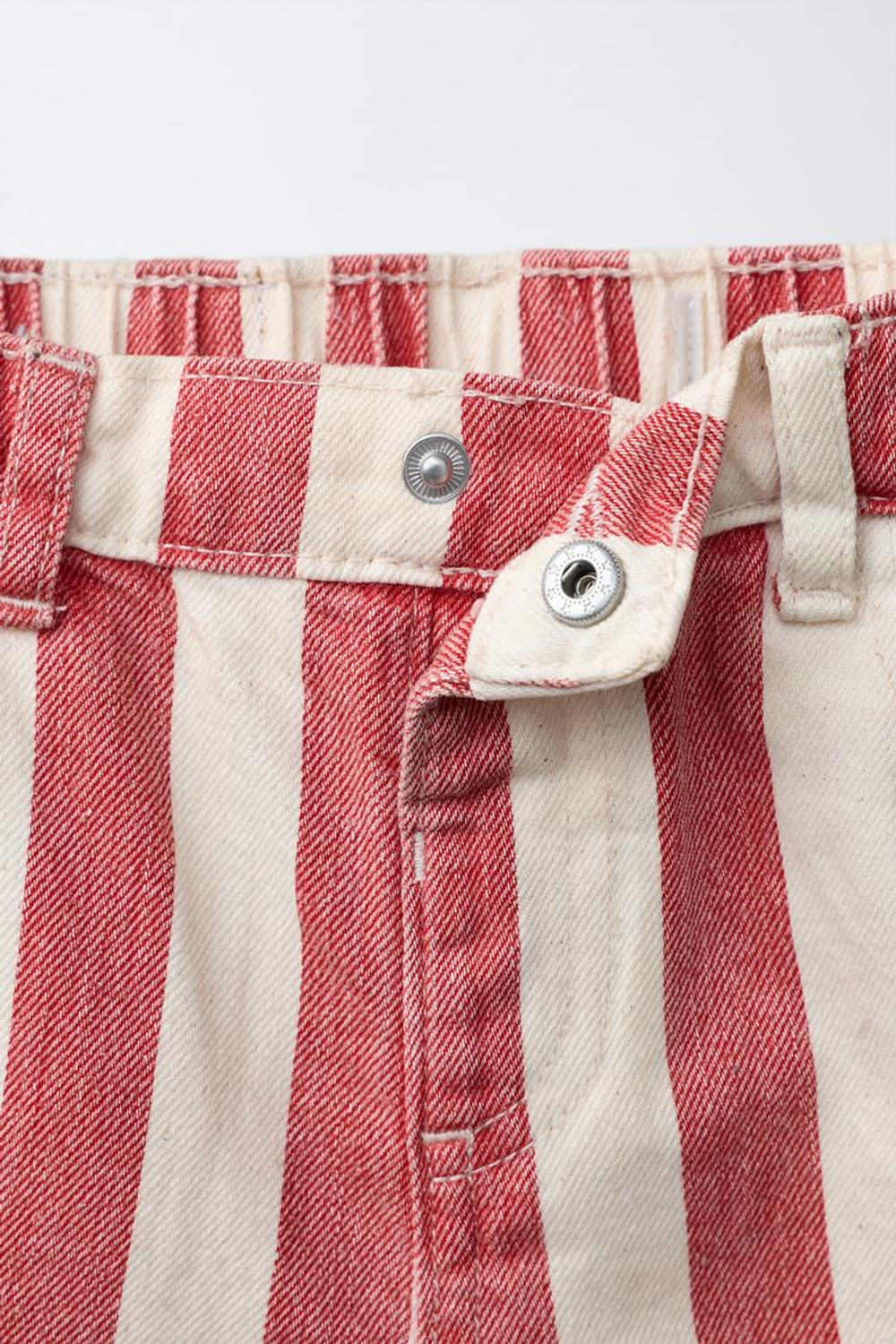 ZARA ДЖИНСОВЫЕ ШОРТЫ BAGGY В ПОЛОСКУ, КРАСНЫЙ