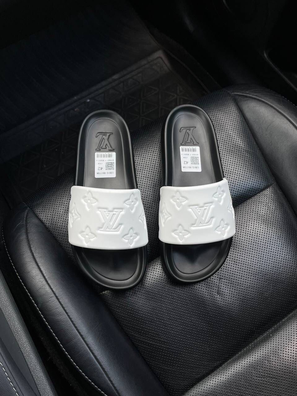 Шлепанцы Louis Vuitton