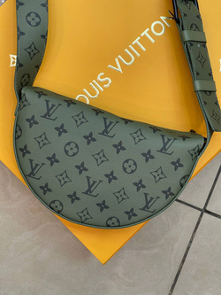Сумка-мессенджер Louis Vuitton