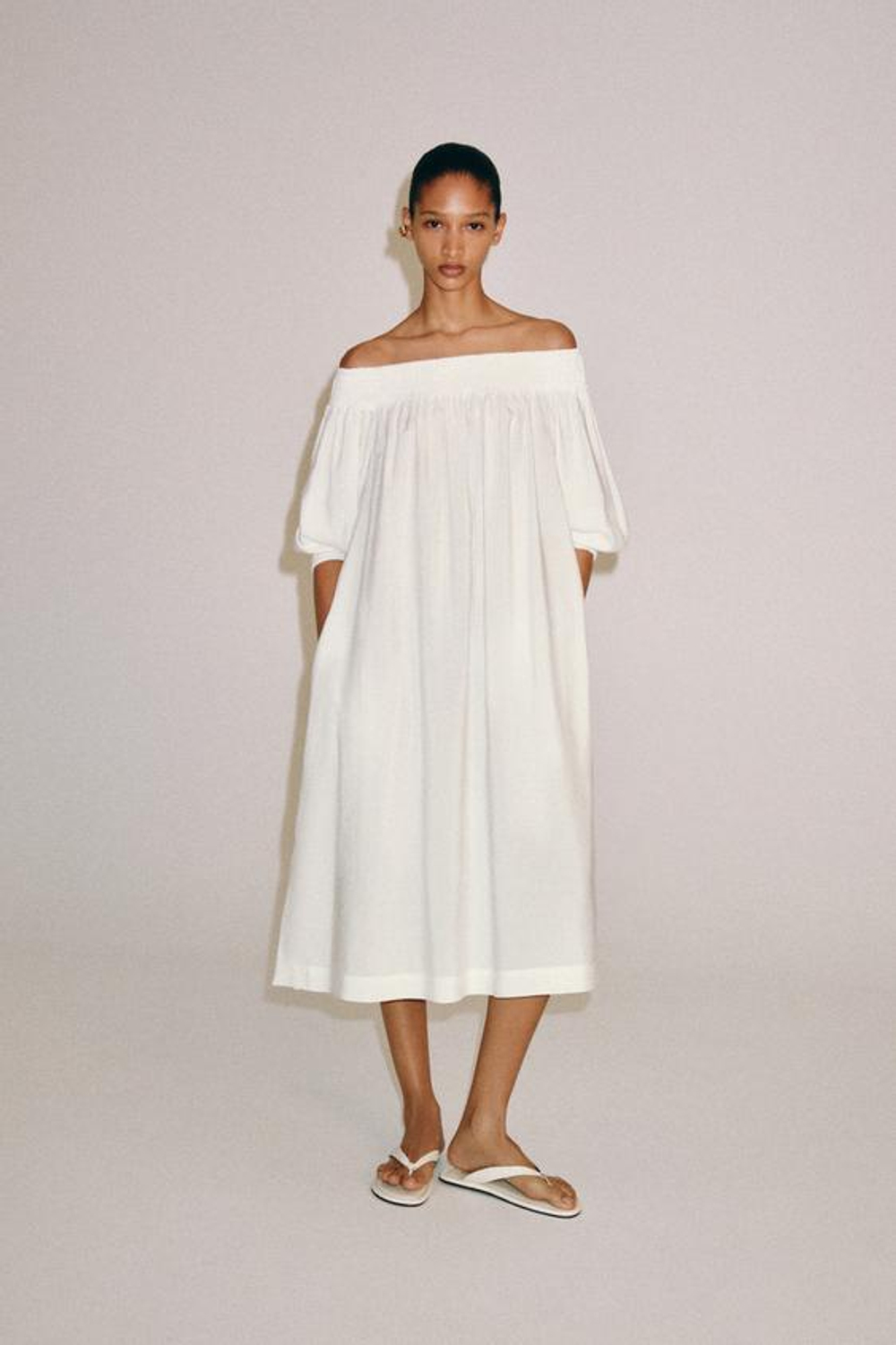 ZARA ПЛАТЬЕ МИДИ С ОТКРЫТЫМИ ПЛЕЧАМИ — ZW COLLECTION, БЕЛЫЙ