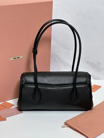 Cумку MIU MIU с двойной ручкой в черном цвете