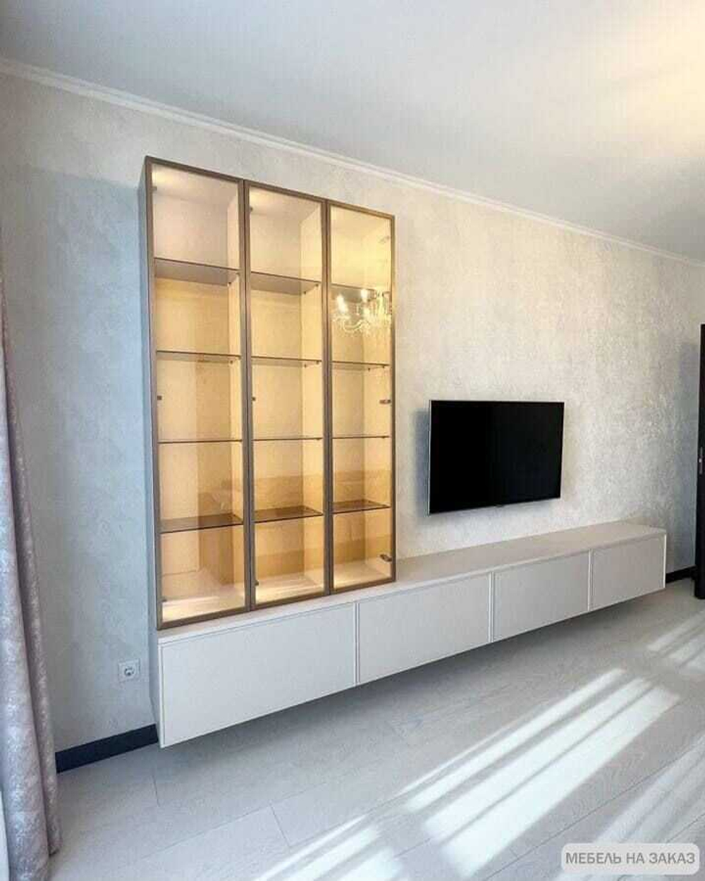 Тумба под TV со шкафом-витриной