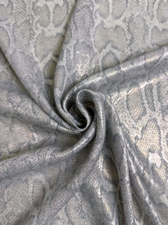 Плательная принт, рептилия с напылением белый/серебро BST3841