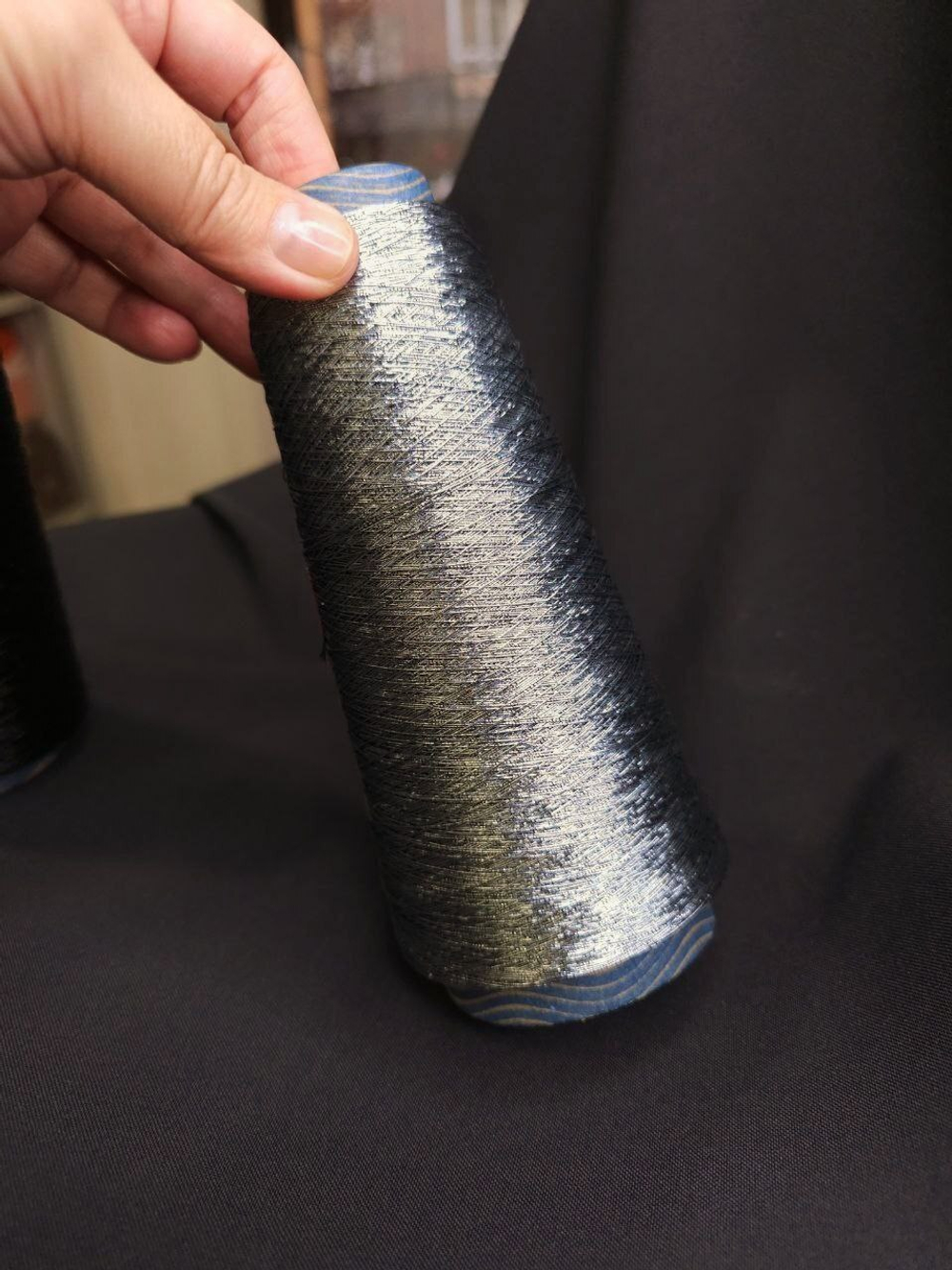 Итальянская бобинная пряжа, Люрекс для декорирования От производителя FILOSOPHY арт. PAGLIETTA ВЕС БОБИНЫ 50 грамм Состав 80% Вискоза, 20% Полиэстер, Длина 1200м/100гр.