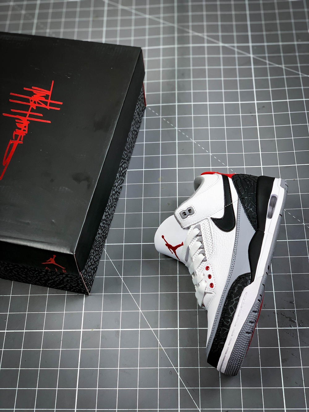 AIR JORDAN 3 RETRO NRG TINKER WHITE/FIRE RED-CEMENT GREY-BLACK