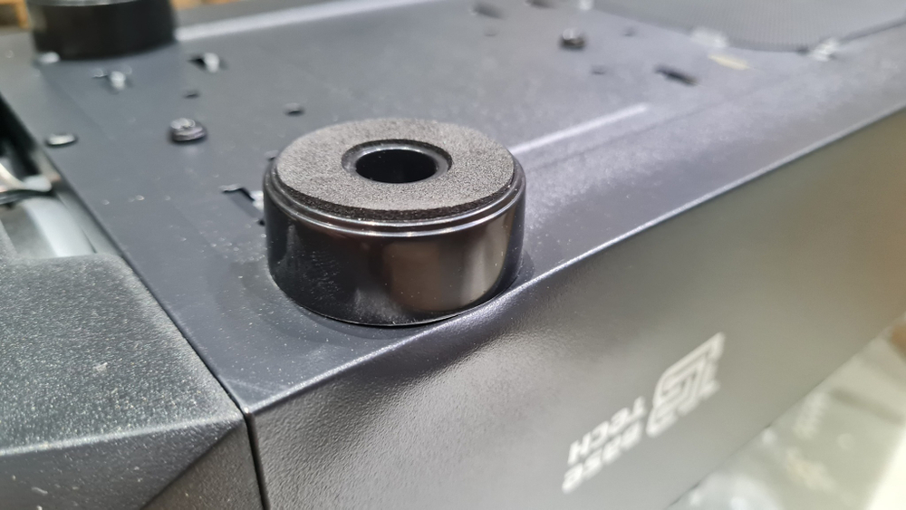 УЦЕНКА_Корпус BaseTech eXtreme GFX-03, Без БП, ATX, чёрный, 4xFRGB FAN, 2xUSB2, 1xUSB3, бок: закалённое стекло (RMA_BT-GFX-03-MESH-4F-RGB) {замятие на кожухе блока питания и дне}