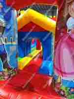 Коммерческий надувной батут "Яркое средневековье" 10*7*4 м