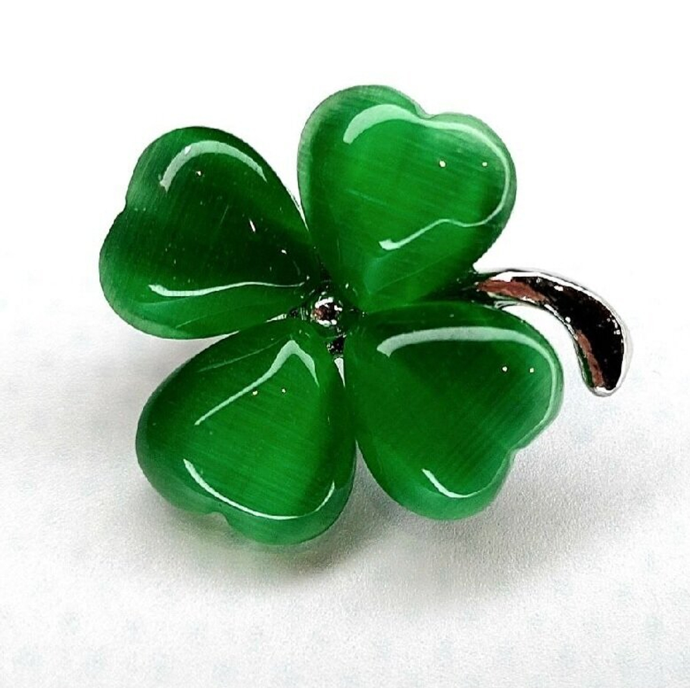 Брошка "Четырехлистный клевер".  Символ удачи. Оберег от сглаза. Цвет зеленый. Серебро