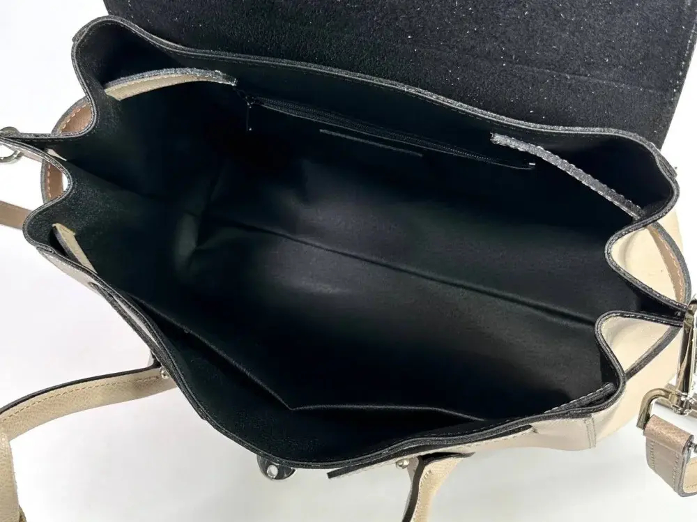 Женская пудровая форматная сумка из натуральной толстой кожи