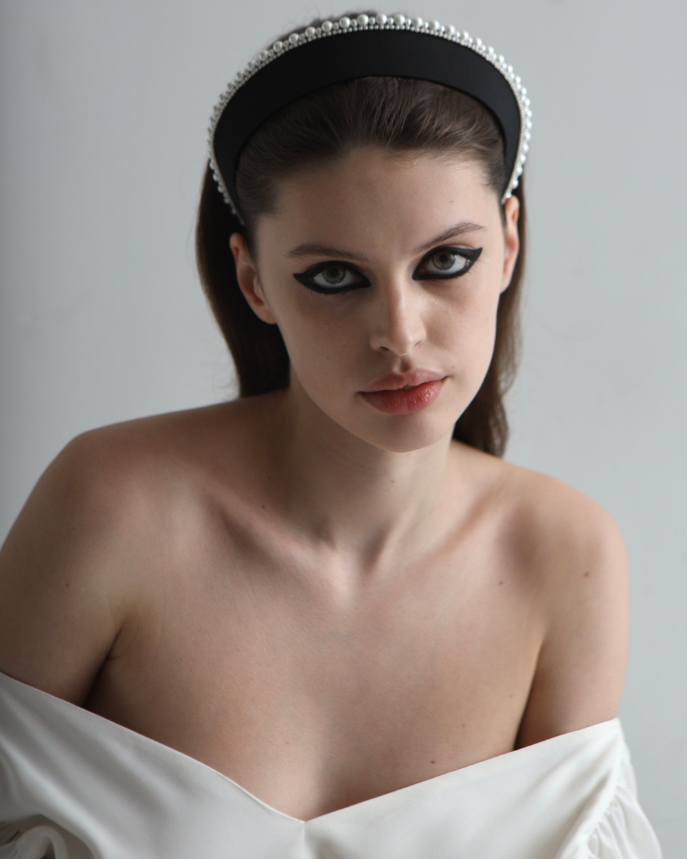 Кокошник XS из черного шелка с жемчугом