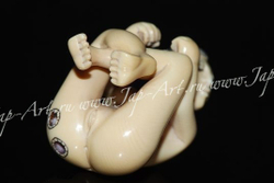 Нэцкэ Обнаженная красавица в позе йоги