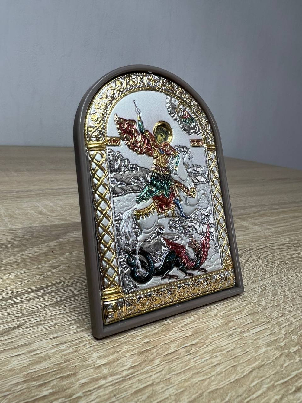 Георгий Победоносец, икона арочная, пластик коричневый, эмаль 62x88