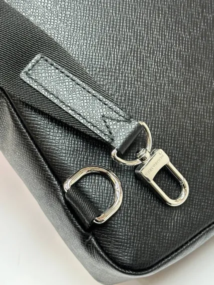 Сумка-слинг Louis Vuitton Avenue LV кожа Taiga Black