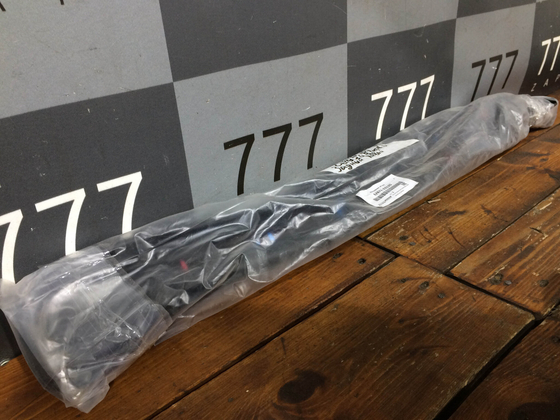 Уплотнитель двери задней левой Camry (XV70) Новый Оригинал 6787233120