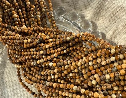 Нить бусин из яшмы 2,2мм, огранка