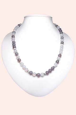 бусы из серого агата