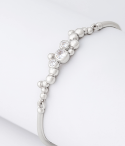 Браслет из серебра со вставками из бесцветных фианитов