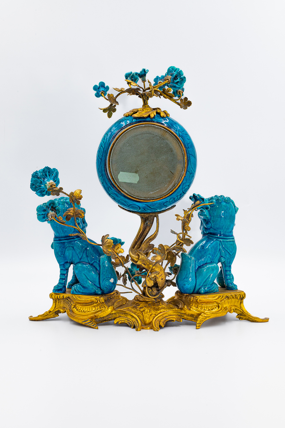 Каминный гарнитур. Часы и пара канделябров Людовика XV -Рокайль. Фарфор, бронза Франция. Кон.VIII в.